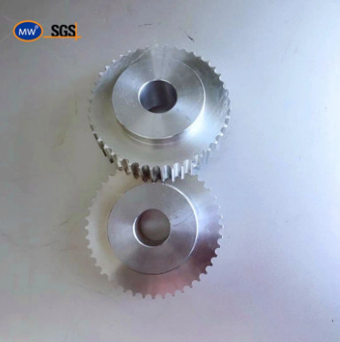 Les fabricants chinois fournissent les vitesses positives de moteur de transmission de vitesse de commande numérique par ordinateur de pignon de Metal Gear de dent de pièces de rechange de machines fournisseur