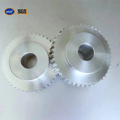 Les fabricants chinois fournissent les vitesses positives de moteur de transmission de vitesse de commande numérique par ordinateur de pignon de Metal Gear de dent de pièces de rechange de machines fournisseur
