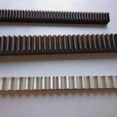 Crémaillère de portail coulissant avec hauteur de dent de 8 mm, pas de 20 mm et largeur de dent de 10 mm, conçue avec précision pour le mouvement du portail fournisseur